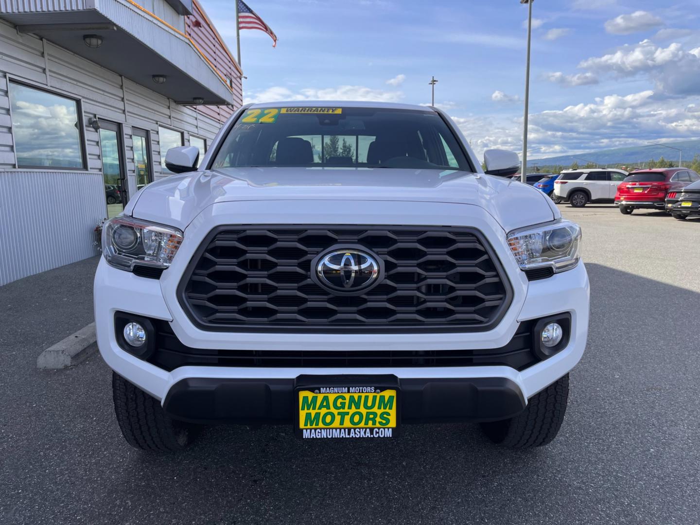 2022 WHITE TOYOTA TACOMA SR V6 (3TMCZ5AN2NM) with an 3.5L engine, Automatic transmission, located at 1960 Industrial Drive, Wasilla, 99654, (907) 274-2277, 61.573475, -149.400146 - Photo#5