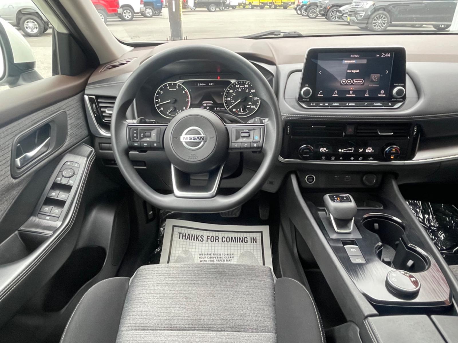 2021 WHITE /gray NISSAN ROGUE SV (JN8AT3BB4MW) with an 2.5L engine, Continuously Variable transmission, located at 1960 Industrial Drive, Wasilla, 99654, (907) 274-2277, 61.573475, -149.400146 - Photo #10