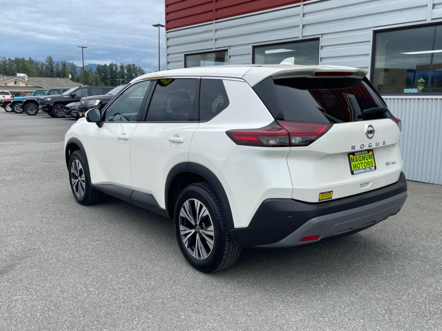 2021 WHITE /gray NISSAN ROGUE SV (JN8AT3BB4MW) with an 2.5L engine, Continuously Variable transmission, located at 1960 Industrial Drive, Wasilla, 99654, (907) 274-2277, 61.573475, -149.400146 - Photo#2