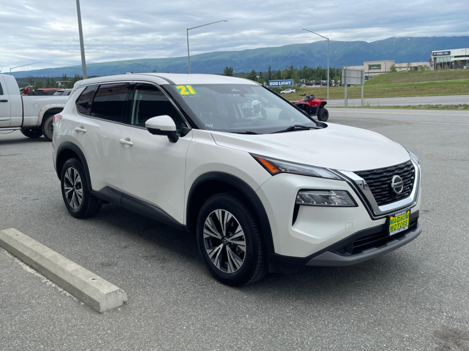 2021 WHITE /gray NISSAN ROGUE SV (JN8AT3BB4MW) with an 2.5L engine, Continuously Variable transmission, located at 1960 Industrial Drive, Wasilla, 99654, (907) 274-2277, 61.573475, -149.400146 - Photo #4