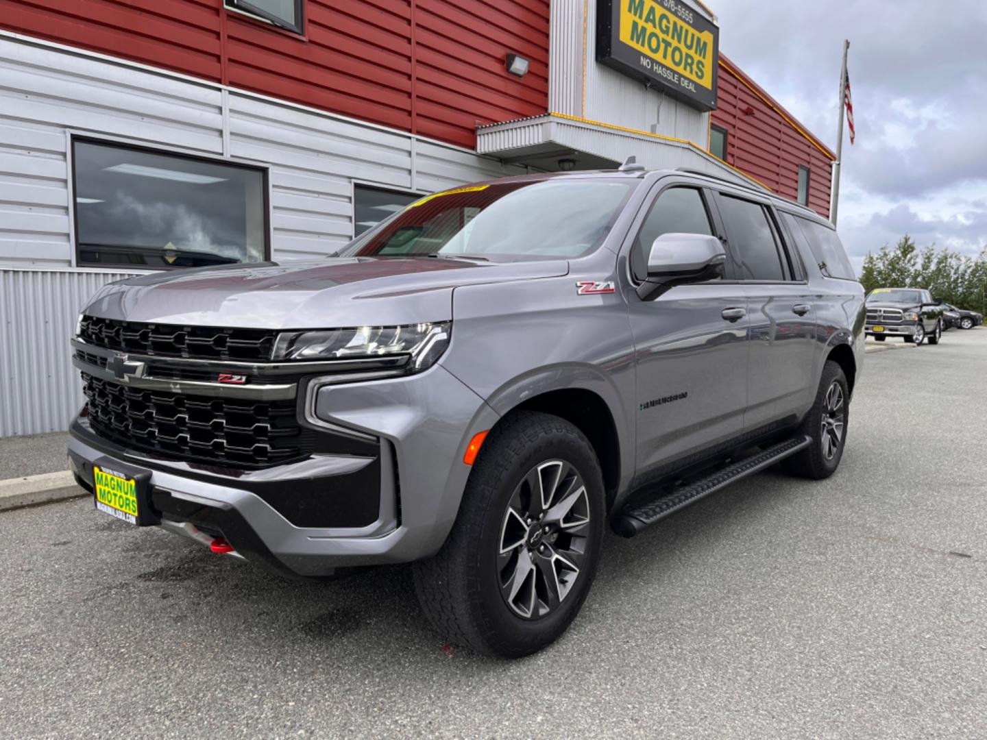 2022 GRAY /Black leather CHEVROLET SUBURBAN Z71 (1GNSKDKD5NR) with an 5.3L engine, Automatic transmission, located at 1960 Industrial Drive, Wasilla, 99654, (907) 274-2277, 61.573475, -149.400146 - Photo#0