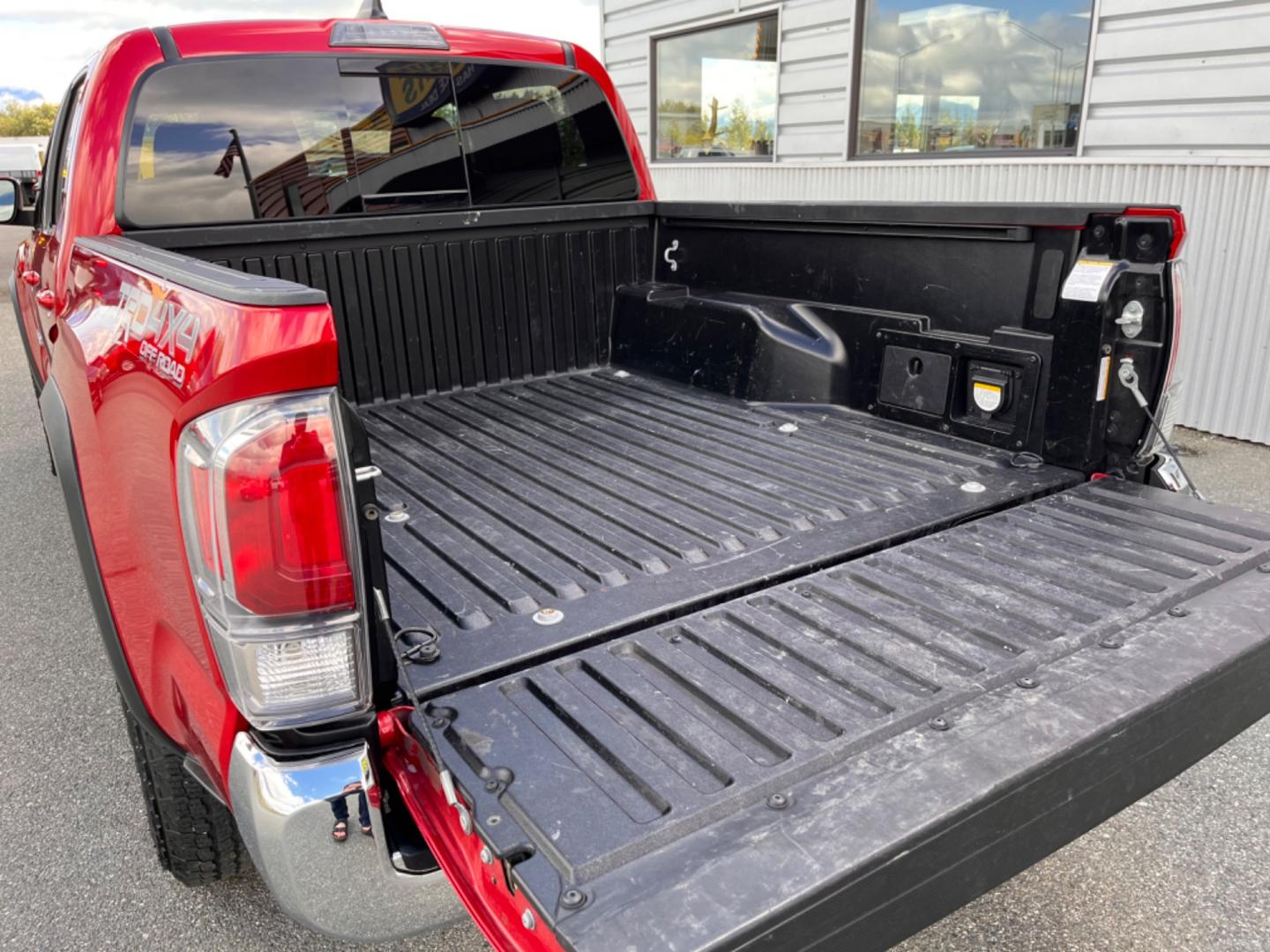 2022 Red Toyota Tacoma SR5 Double Cab V6 6AT 4WD (3TMCZ5AN5NM) with an 3.5L V6 DOHC 24V engine, 6A transmission, located at 1960 Industrial Drive, Wasilla, 99654, (907) 274-2277, 61.573475, -149.400146 - Photo#17