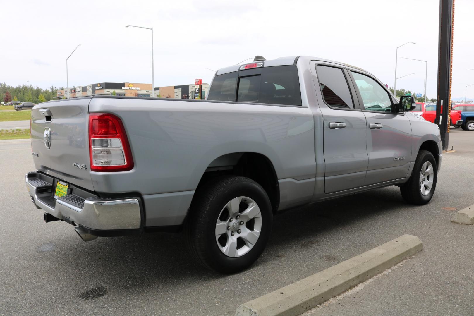 2020 SILVER /Gray RAM 1500 BIG HORN (1C6SRFBT0LN) with an 5.7L engine, Automatic transmission, located at 1960 Industrial Drive, Wasilla, 99654, (907) 274-2277, 61.573475, -149.400146 - Photo#4