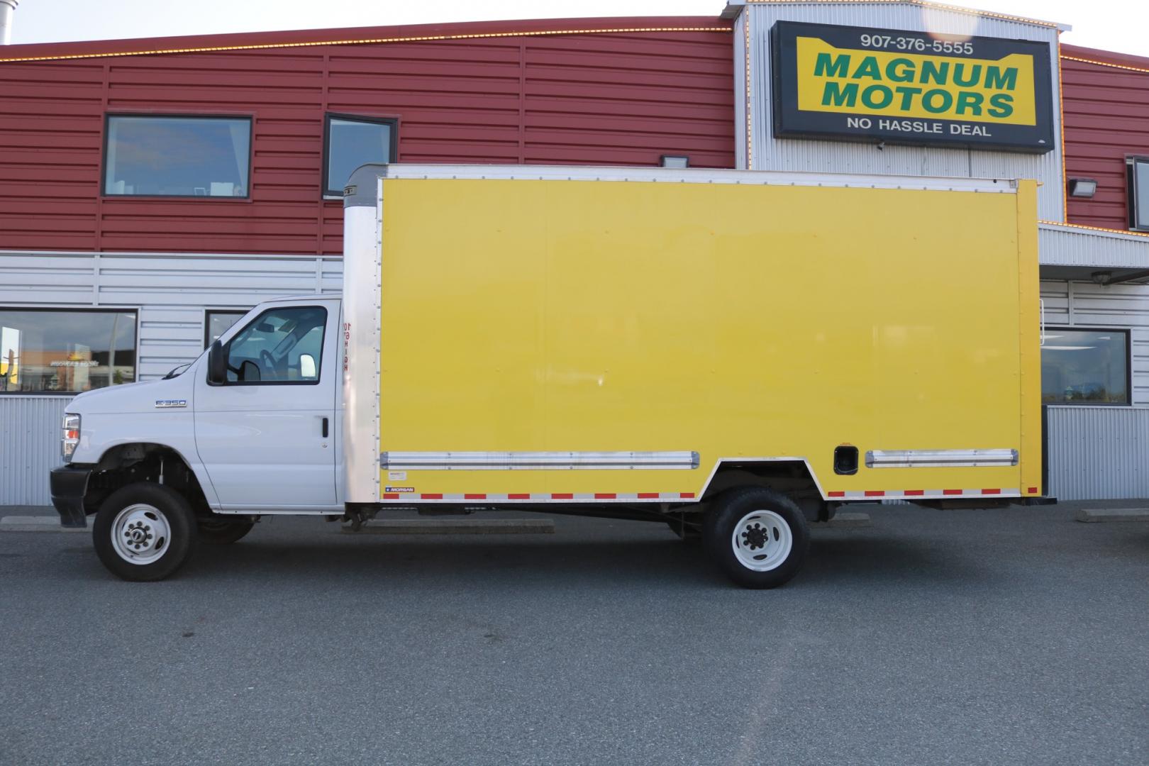 2022 YELLOW /Black FORD E-SERIES E-350 SD (1FDWE3FK8ND) with an 7.3L engine, Automatic transmission, located at 1960 Industrial Drive, Wasilla, 99654, (907) 274-2277, 61.573475, -149.400146 - Photo#1