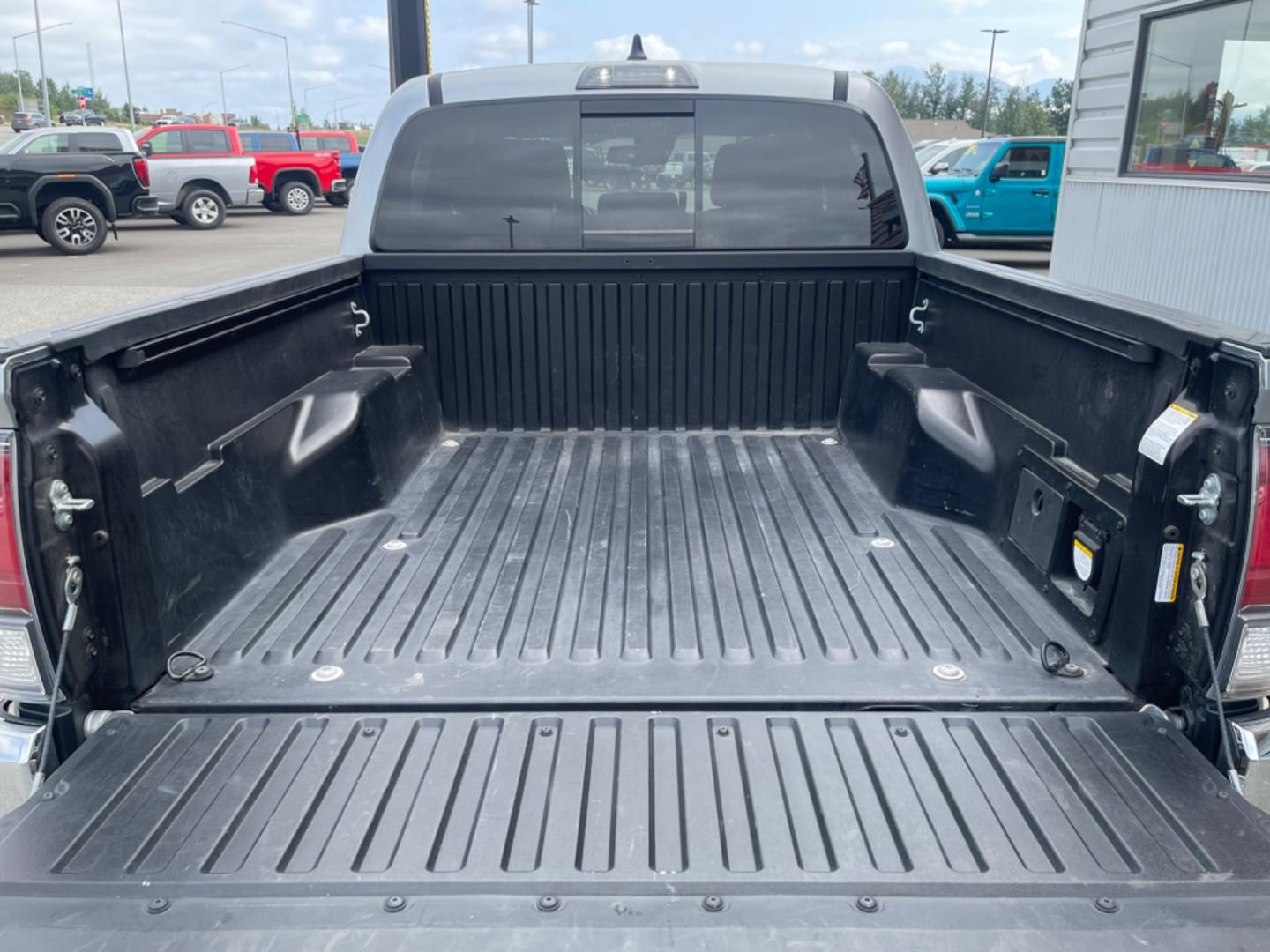 2022 SILVER /Black TOYOTA TACOMA trd V6 (3TMCZ5AN1NM) with an 3.5L engine, Automatic transmission, located at 1960 Industrial Drive, Wasilla, 99654, (907) 274-2277, 61.573475, -149.400146 - Photo#7