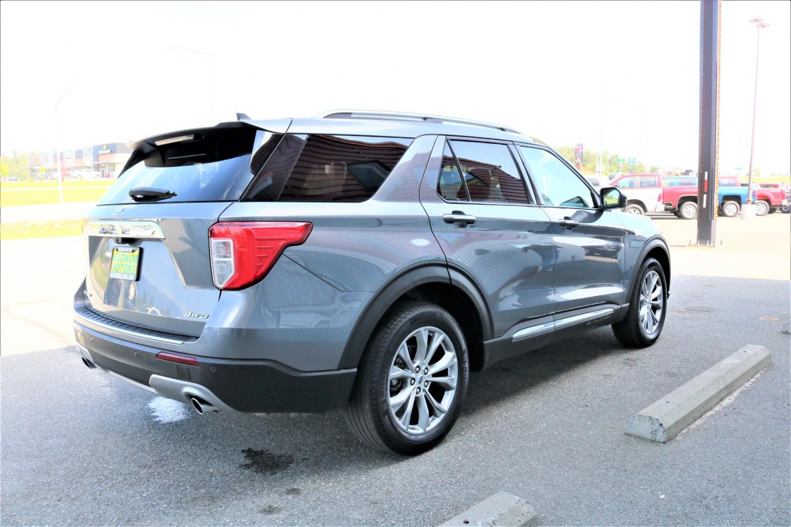 2022 Gray /Black Ford Explorer Limited AWD (1FMSK8FH7NG) with an 2.3L L4 DOHC 16V engine, 10A transmission, located at 1960 Industrial Drive, Wasilla, 99654, (907) 274-2277, 61.573475, -149.400146 - Photo#6