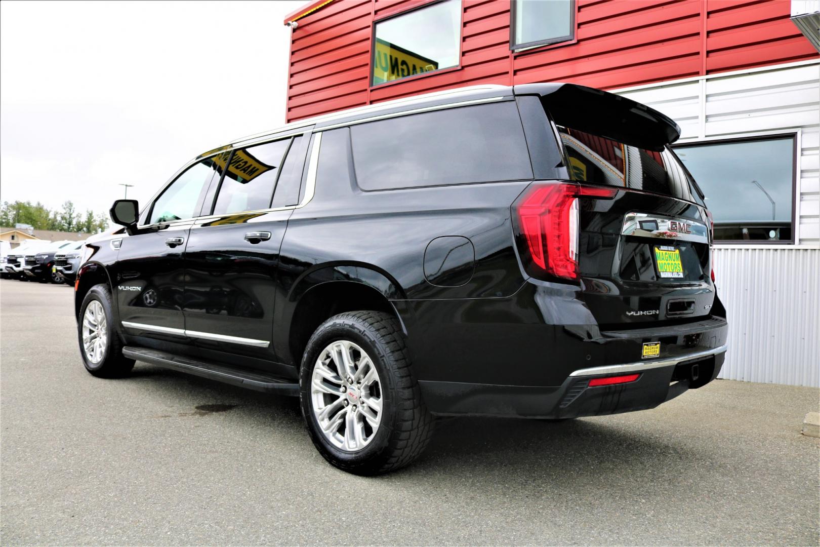 2021 BLACK /Black leather GMC YUKON XL SLT (1GKS2GKD6MR) with an 5.3L engine, Automatic transmission, located at 1960 Industrial Drive, Wasilla, 99654, (907) 274-2277, 61.573475, -149.400146 - Photo#2