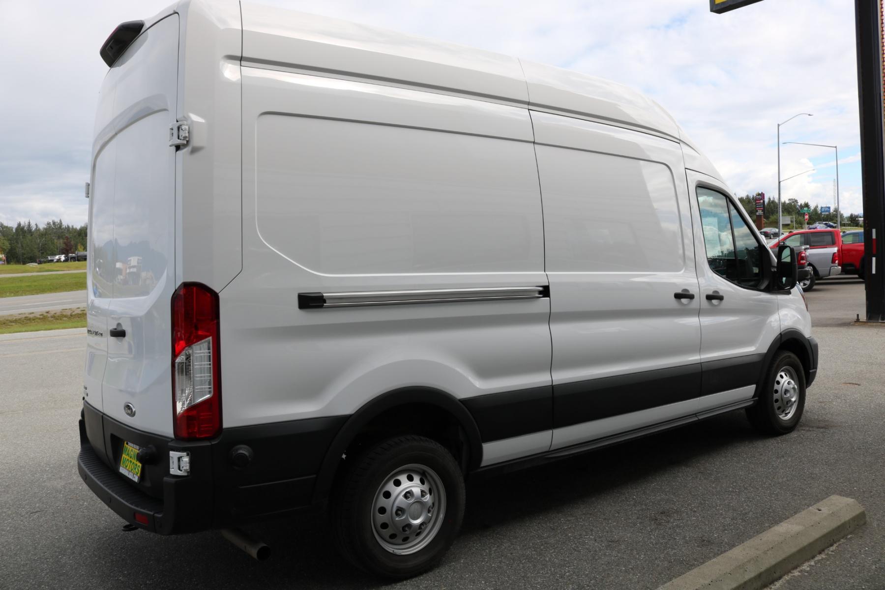 2022 WHITE /Black FORD TRANSIT 250 (1FTBR2XGXNK) with an 3.5L engine, Automatic transmission, located at 1960 Industrial Drive, Wasilla, 99654, (907) 274-2277, 61.573475, -149.400146 - Photo #5