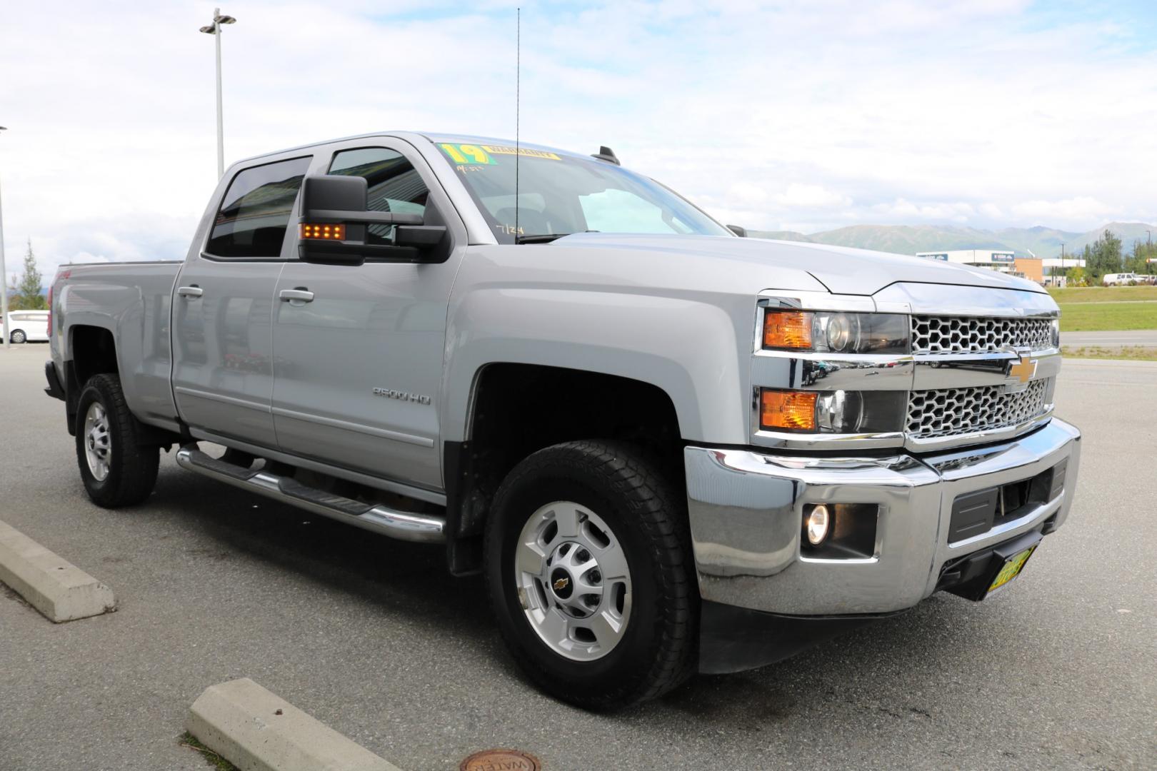 2019 Chevrolet Silverado 2500HD LT 4WD (1GC1KSEG7KF) with an 6.0L V8 OHV 16V FFV engine, 6A transmission, located at 1960 Industrial Drive, Wasilla, 99654, (907) 274-2277, 61.573475, -149.400146 - Photo#5