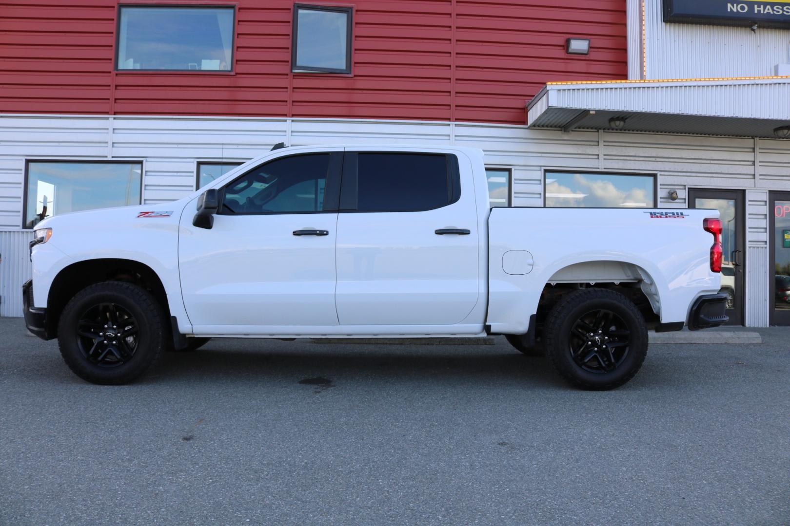 2021 White /Black Chevrolet Silverado 1500 LT Trail Boss Crew Cab 4WD (1GCPYFED1MZ) with an 5.3L V8 OHV 16V engine, 8A transmission, located at 1960 Industrial Drive, Wasilla, 99654, (907) 274-2277, 61.573475, -149.400146 - Photo#2