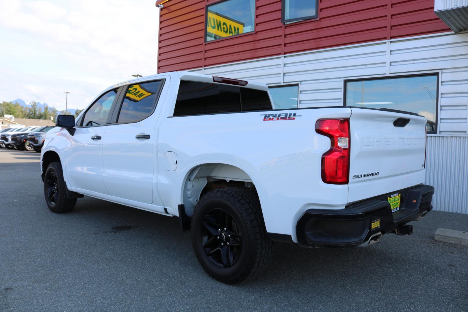 2021 White /Black Chevrolet Silverado 1500 LT Trail Boss Crew Cab 4WD (1GCPYFED1MZ) with an 5.3L V8 OHV 16V engine, 8A transmission, located at 1960 Industrial Drive, Wasilla, 99654, (907) 274-2277, 61.573475, -149.400146 - Photo#3