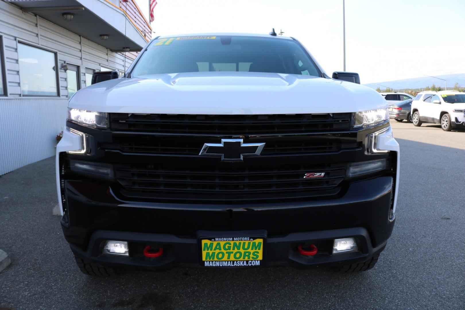 2021 White /Black Chevrolet Silverado 1500 LT Trail Boss Crew Cab 4WD (1GCPYFED1MZ) with an 5.3L V8 OHV 16V engine, 8A transmission, located at 1960 Industrial Drive, Wasilla, 99654, (907) 274-2277, 61.573475, -149.400146 - Photo#7