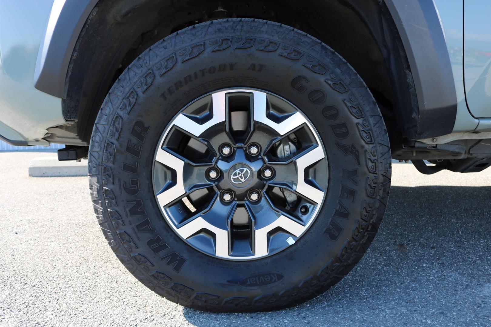 2022 GRAY /Black TOYOTA TACOMA SR V6 (3TMCZ5AN3NM) with an 3.5L engine, Automatic transmission, located at 1960 Industrial Drive, Wasilla, 99654, (907) 274-2277, 61.573475, -149.400146 - Photo#19