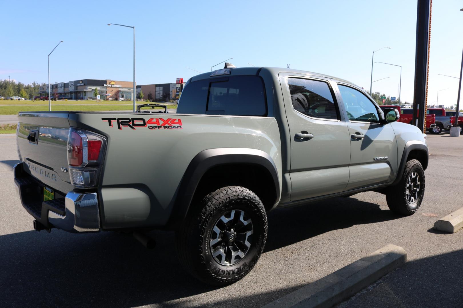 2022 GRAY /Black TOYOTA TACOMA SR V6 (3TMCZ5AN3NM) with an 3.5L engine, Automatic transmission, located at 1960 Industrial Drive, Wasilla, 99654, (907) 274-2277, 61.573475, -149.400146 - Photo#4