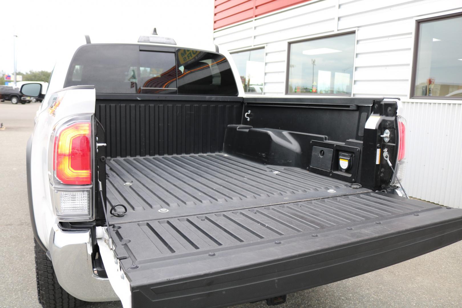 2022 WHITE /Black TOYOTA TACOMA TRD off road (3TMCZ5AN9NM) with an 3.5L engine, Automatic transmission, located at 1960 Industrial Drive, Wasilla, 99654, (907) 274-2277, 61.573475, -149.400146 - Photo#19