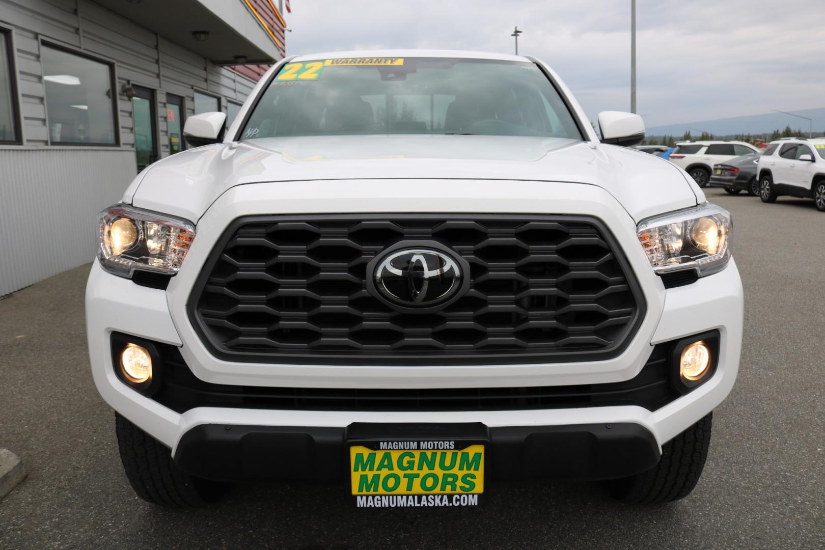 2022 WHITE /Black TOYOTA TACOMA TRD off road (3TMCZ5AN9NM) with an 3.5L engine, Automatic transmission, located at 1960 Industrial Drive, Wasilla, 99654, (907) 274-2277, 61.573475, -149.400146 - Photo#6