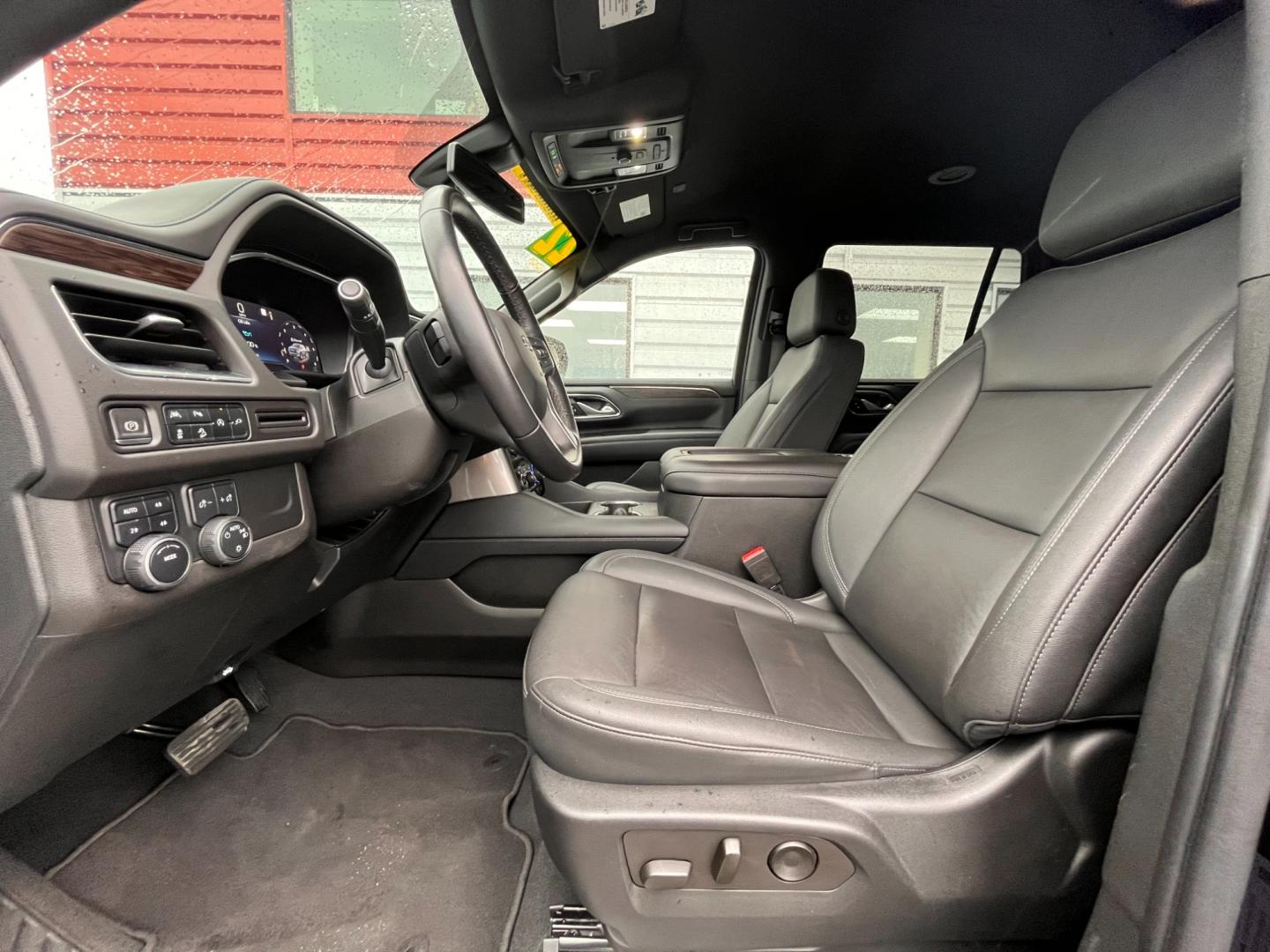 2022 BLACK /Black leather CHEVROLET TAHOE Z71 (1GNSKPKD0NR) with an 5.3L engine, Automatic transmission, located at 1960 Industrial Drive, Wasilla, 99654, (907) 274-2277, 61.573475, -149.400146 - Photo#11