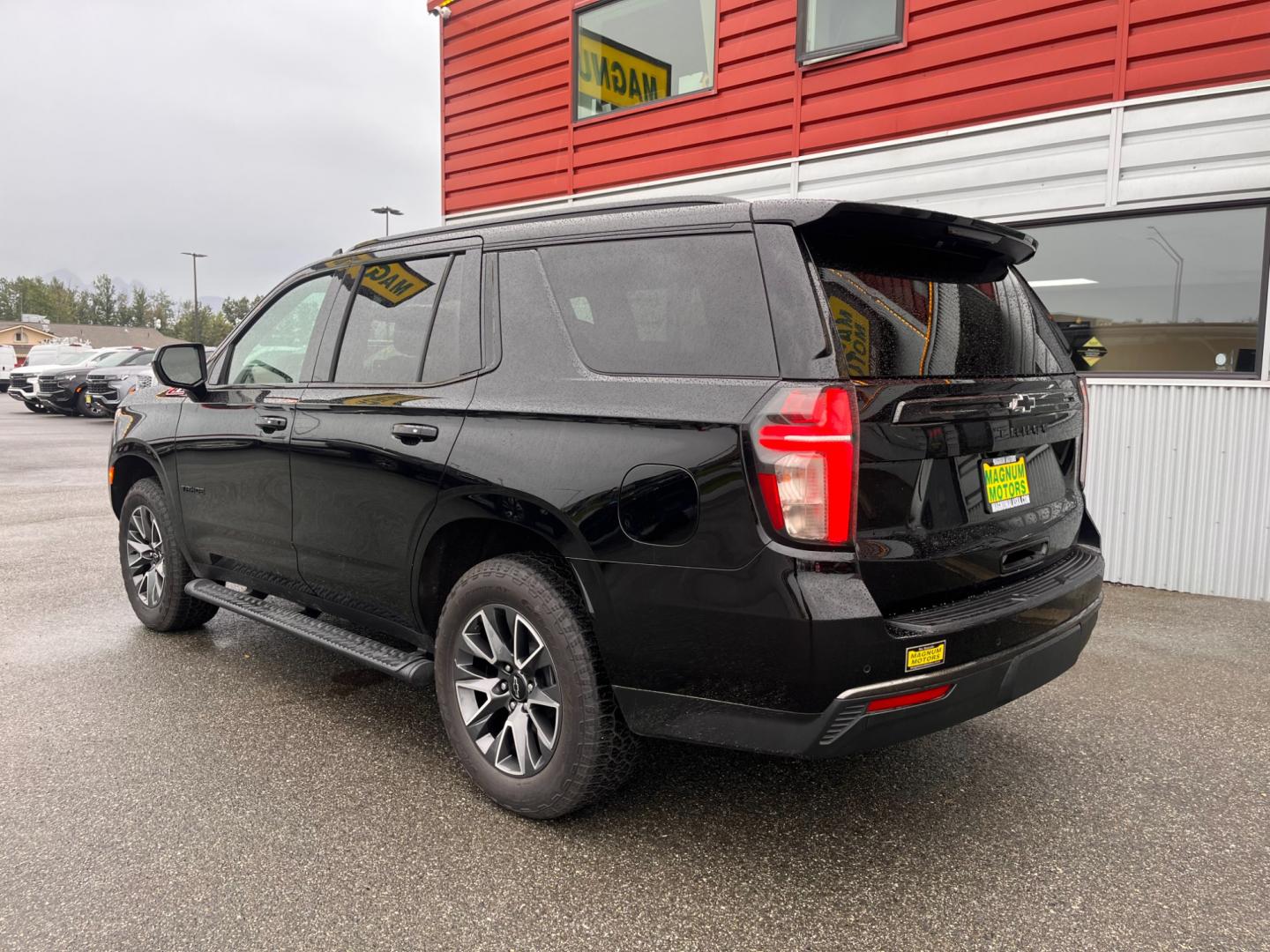 2022 BLACK /Black leather CHEVROLET TAHOE Z71 (1GNSKPKD0NR) with an 5.3L engine, Automatic transmission, located at 1960 Industrial Drive, Wasilla, 99654, (907) 274-2277, 61.573475, -149.400146 - Photo#2