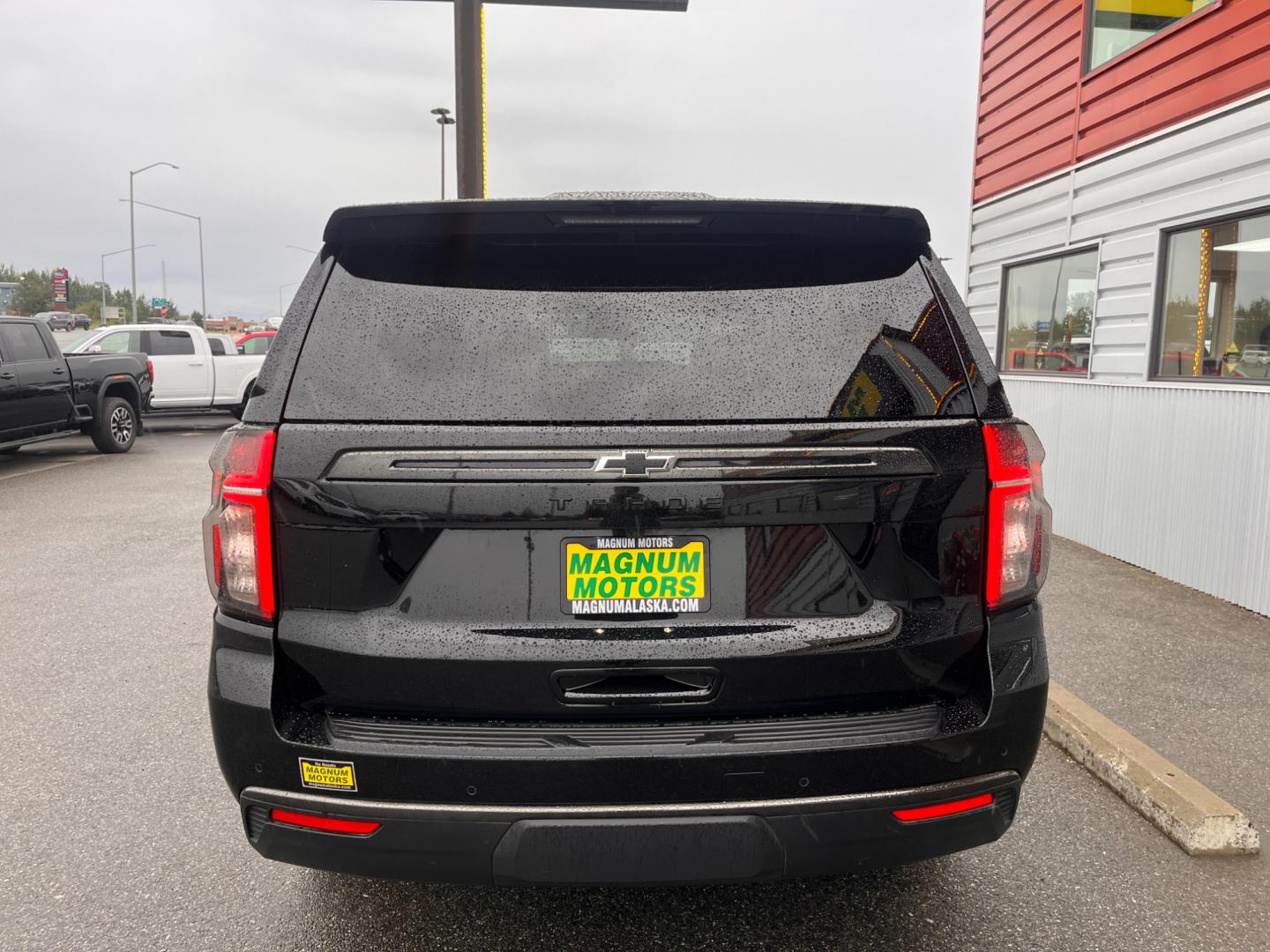 2022 BLACK /Black leather CHEVROLET TAHOE Z71 (1GNSKPKD0NR) with an 5.3L engine, Automatic transmission, located at 1960 Industrial Drive, Wasilla, 99654, (907) 274-2277, 61.573475, -149.400146 - Photo#3