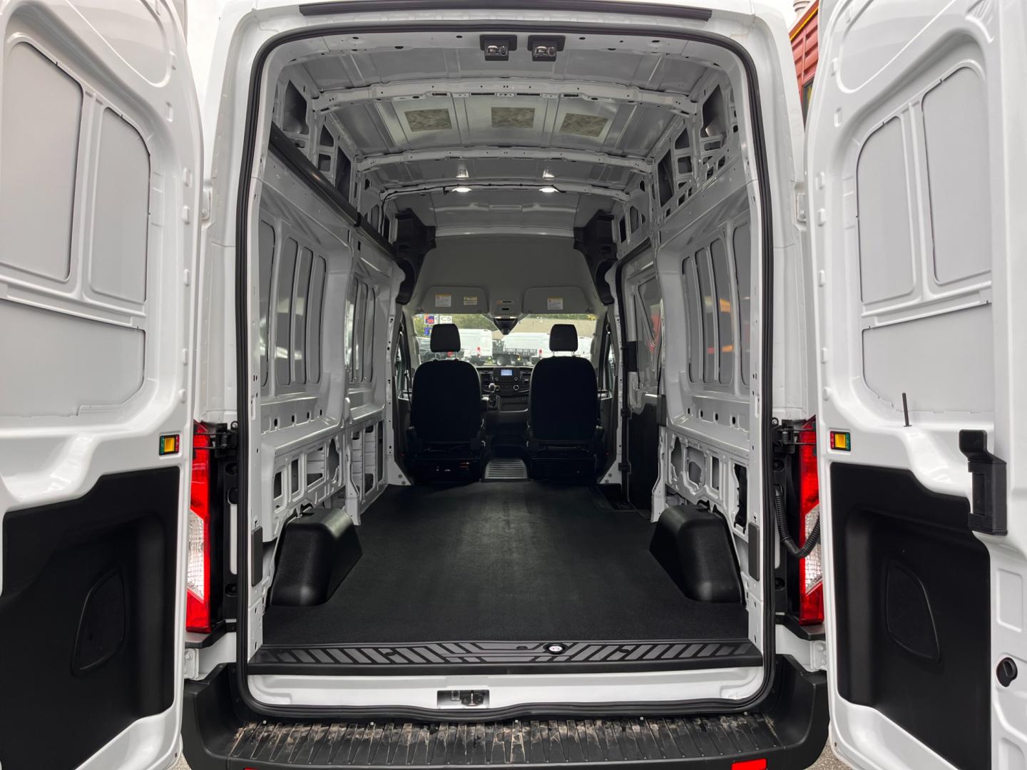 2022 WHITE /Black FORD TRANSIT 250 (1FTBR2X80NK) with an 3.5L engine, Automatic transmission, located at 1960 Industrial Drive, Wasilla, 99654, (907) 274-2277, 61.573475, -149.400146 - Photo#11