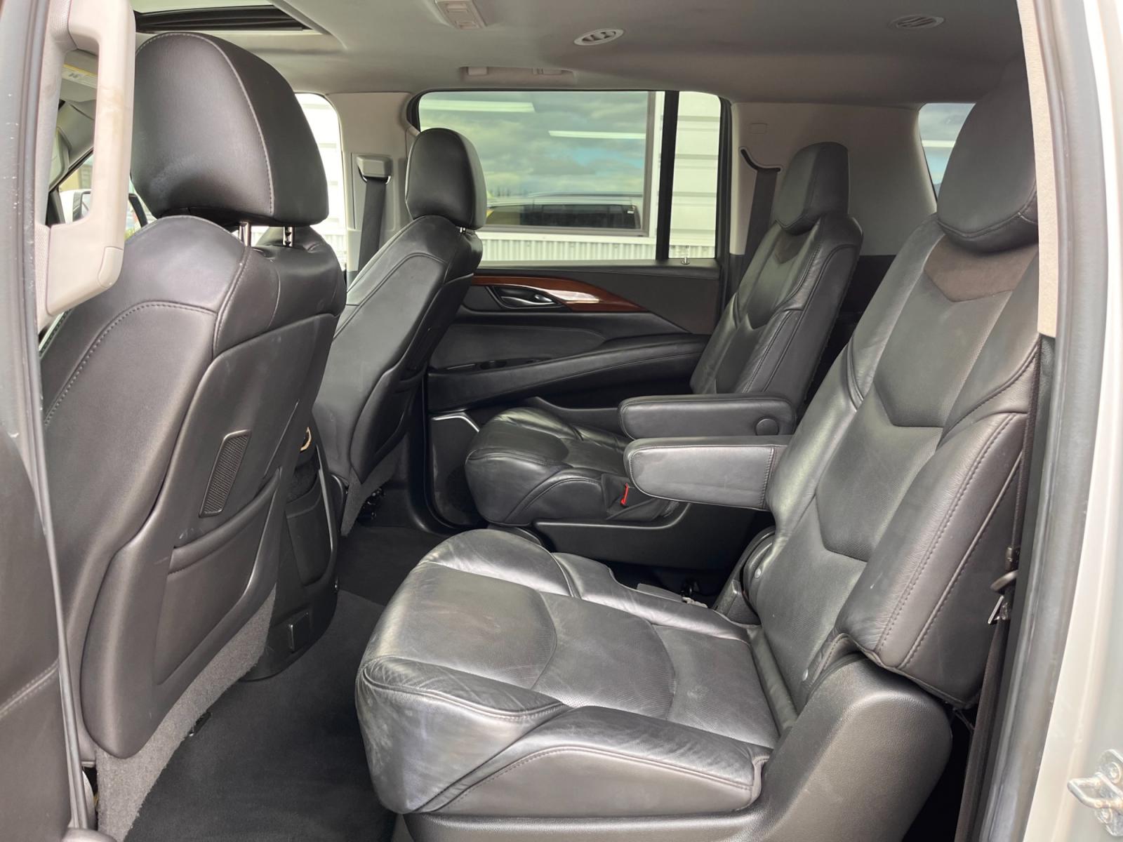 2020 SILVER CADILLAC ESCALADE ESV LUXURY (1GYS4HKJ5LR) with an 6.2L engine, Automatic transmission, located at 1960 Industrial Drive, Wasilla, 99654, (907) 274-2277, 61.573475, -149.400146 - Photo #12