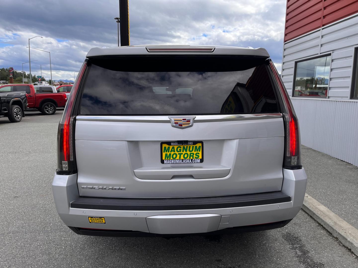 2020 SILVER CADILLAC ESCALADE ESV LUXURY (1GYS4HKJ5LR) with an 6.2L engine, Automatic transmission, located at 1960 Industrial Drive, Wasilla, 99654, (907) 274-2277, 61.573475, -149.400146 - Photo#3