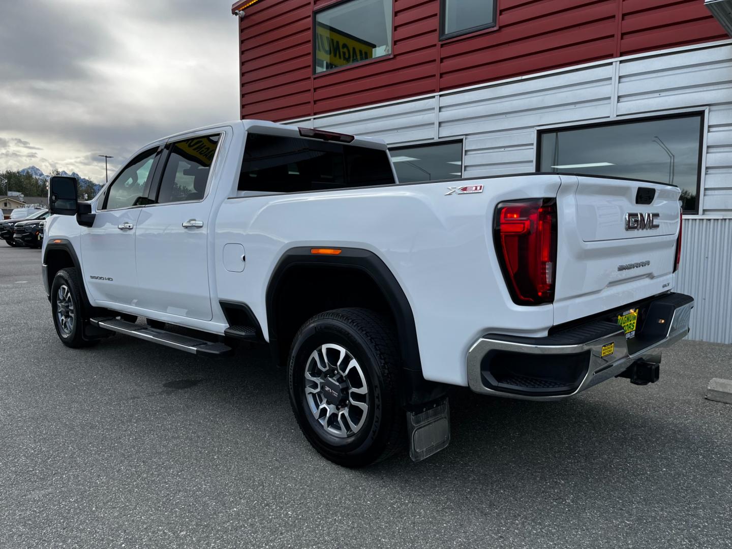 2022 WHITE /Black leather GMC SIERRA 3500HD SLT (1GT49UEY0NF) with an 6.6L engine, Automatic transmission, located at 1960 Industrial Drive, Wasilla, 99654, (907) 274-2277, 61.573475, -149.400146 - Photo#2