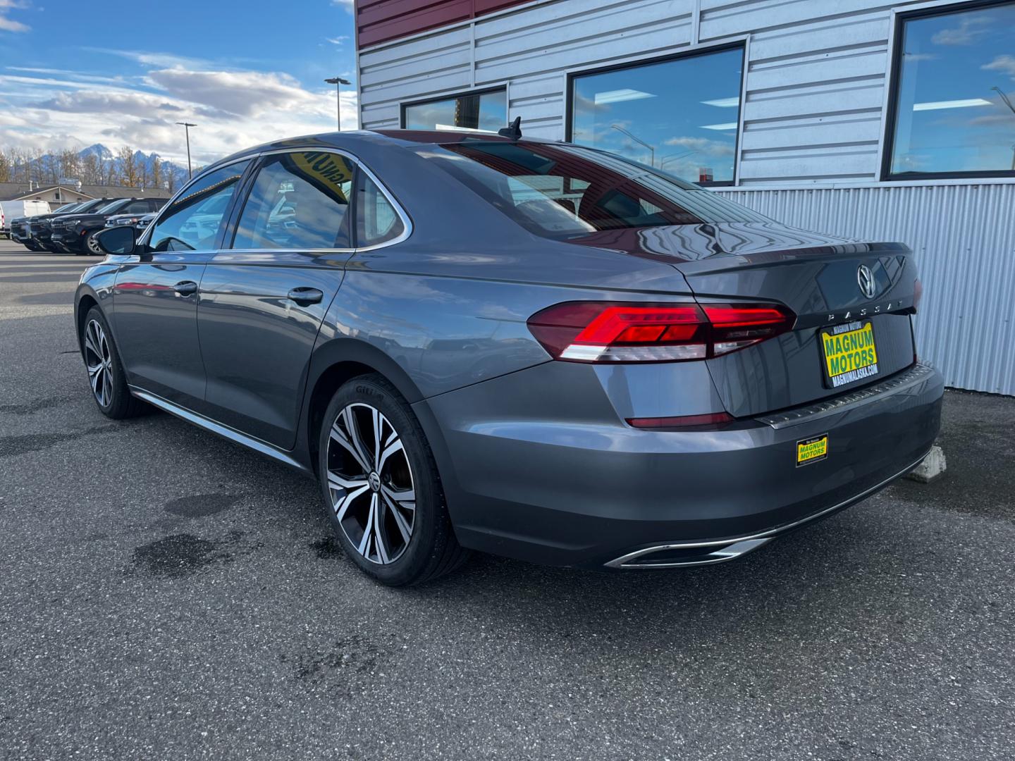 2021 Gray /Black Volkswagen Passat SE (1VWSA7A3XMC) with an 2.0L L4 DOHC 16V engine, 6A transmission, located at 1960 Industrial Drive, Wasilla, 99654, (907) 274-2277, 61.573475, -149.400146 - Photo#3