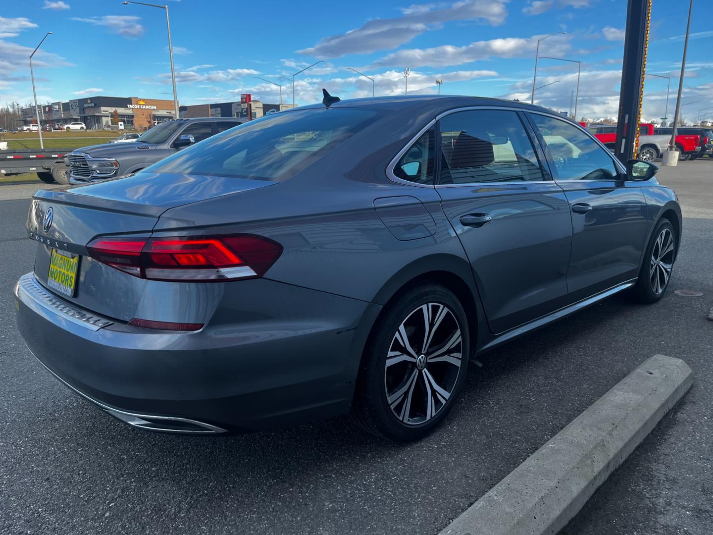 2021 Gray /Black Volkswagen Passat SE (1VWSA7A3XMC) with an 2.0L L4 DOHC 16V engine, 6A transmission, located at 1960 Industrial Drive, Wasilla, 99654, (907) 274-2277, 61.573475, -149.400146 - Photo#5