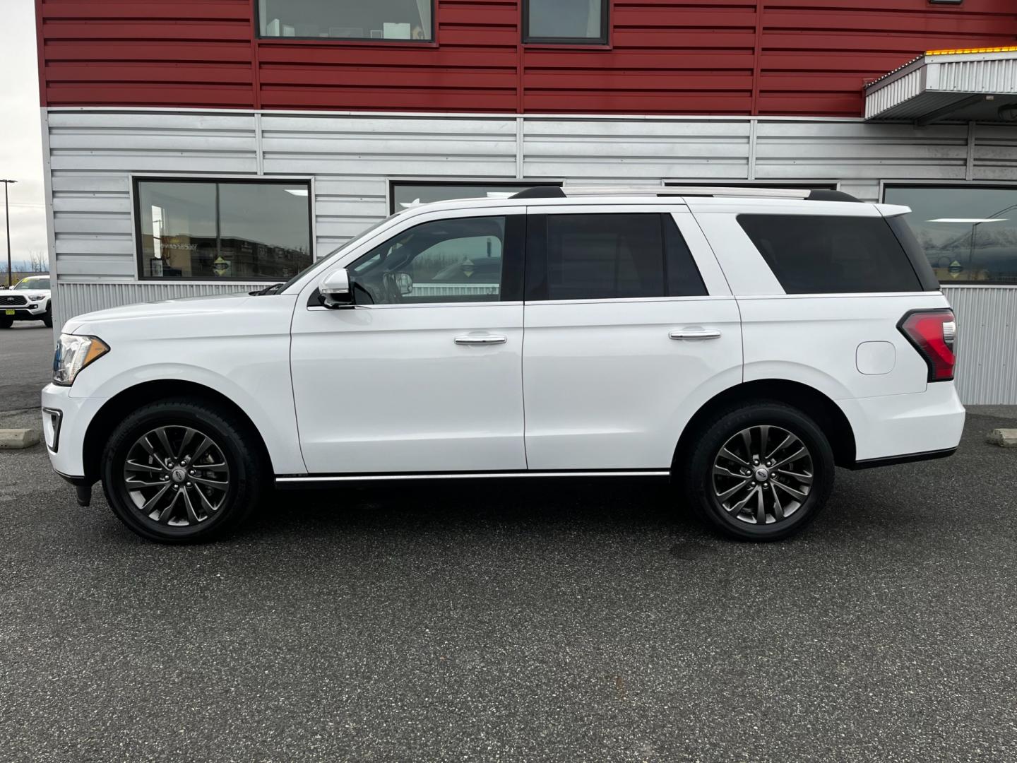 2020 WHITE /Black FORD EXPEDITION LIMITED (1FMJU2ATXLE) with an 3.5L engine, Automatic transmission, located at 1960 Industrial Drive, Wasilla, 99654, (907) 274-2277, 61.573475, -149.400146 - Photo#0