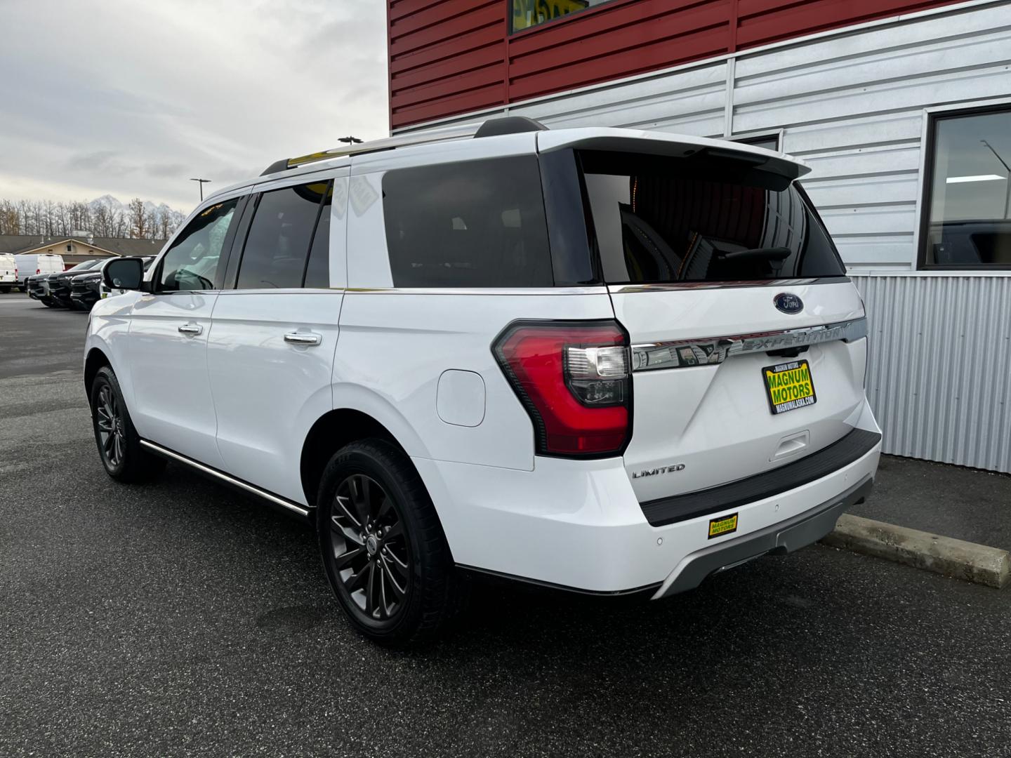 2020 WHITE /Black FORD EXPEDITION LIMITED (1FMJU2ATXLE) with an 3.5L engine, Automatic transmission, located at 1960 Industrial Drive, Wasilla, 99654, (907) 274-2277, 61.573475, -149.400146 - Photo#2