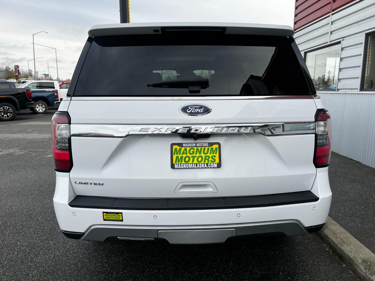 2020 WHITE /Black FORD EXPEDITION LIMITED (1FMJU2ATXLE) with an 3.5L engine, Automatic transmission, located at 1960 Industrial Drive, Wasilla, 99654, (907) 274-2277, 61.573475, -149.400146 - Photo#3