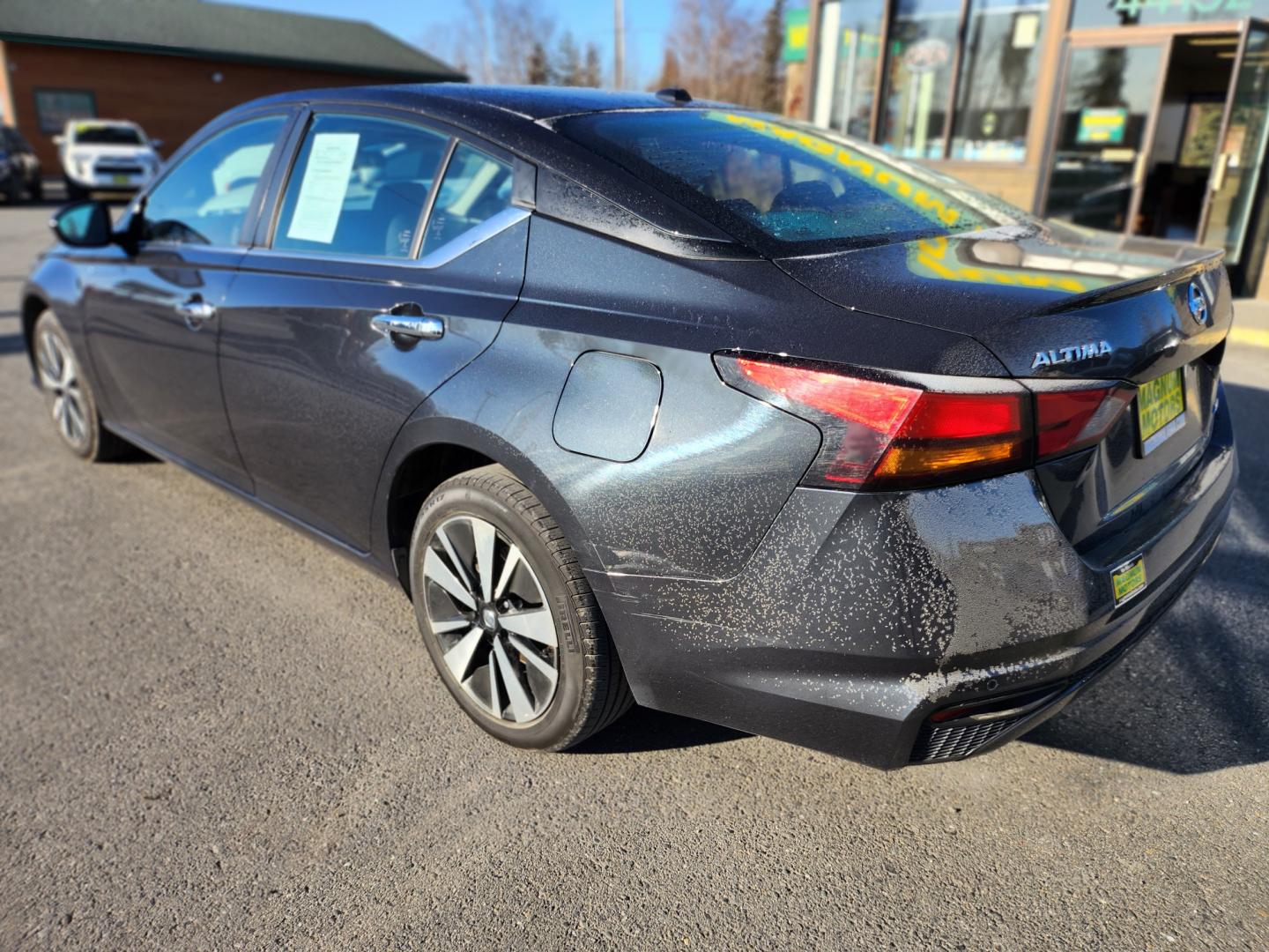 2021 BLUE /GRAY/BLACK NISSAN ALTIMA 2.5 SV (1N4BL4DW4MN) with an 2.5L engine, Continuously Variable transmission, located at 1960 Industrial Drive, Wasilla, 99654, (907) 274-2277, 61.573475, -149.400146 - Photo#3