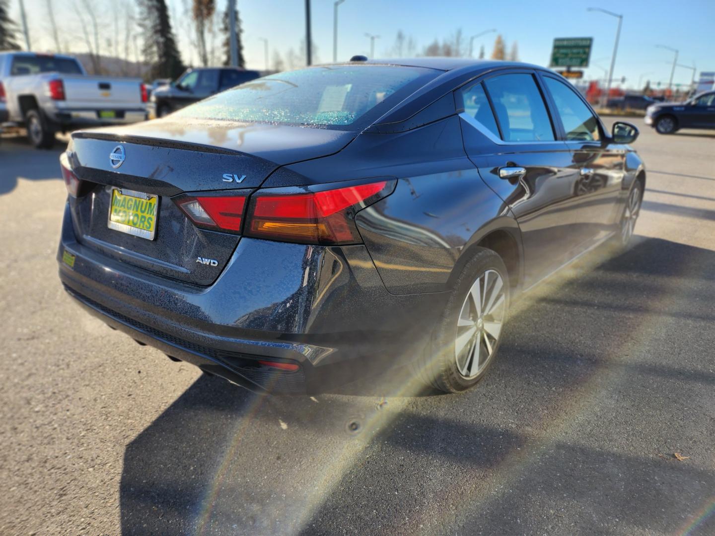 2021 BLUE /GRAY/BLACK NISSAN ALTIMA 2.5 SV (1N4BL4DW4MN) with an 2.5L engine, Continuously Variable transmission, located at 1960 Industrial Drive, Wasilla, 99654, (907) 274-2277, 61.573475, -149.400146 - Photo#5