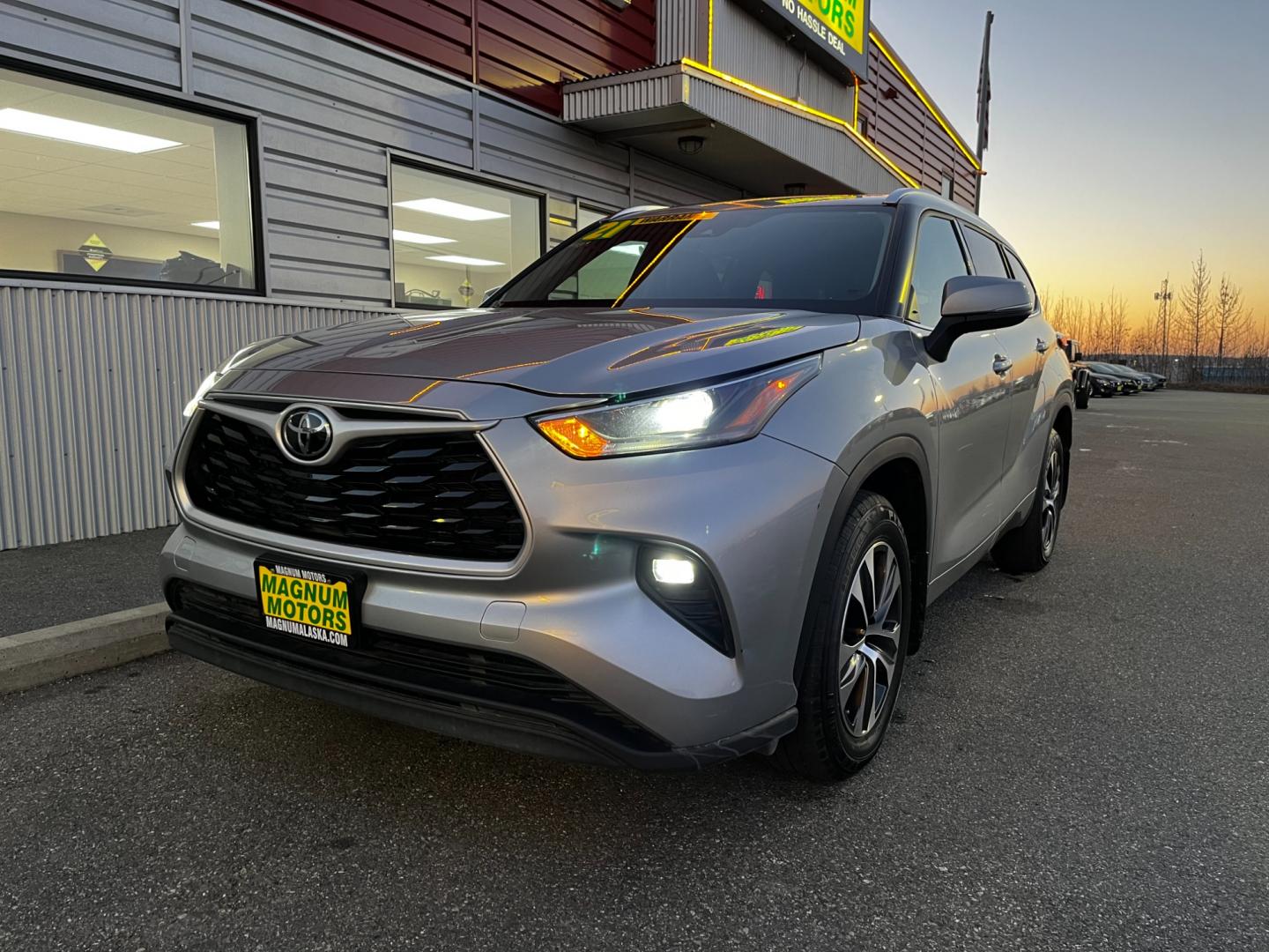 2021 Gray /Black Toyota Highlander XLE AWD V6 (5TDGZRBH0MS) with an 3.5L V6 DOHC 24V engine, 6A transmission, located at 1960 Industrial Drive, Wasilla, 99654, (907) 274-2277, 61.573475, -149.400146 - Photo#0