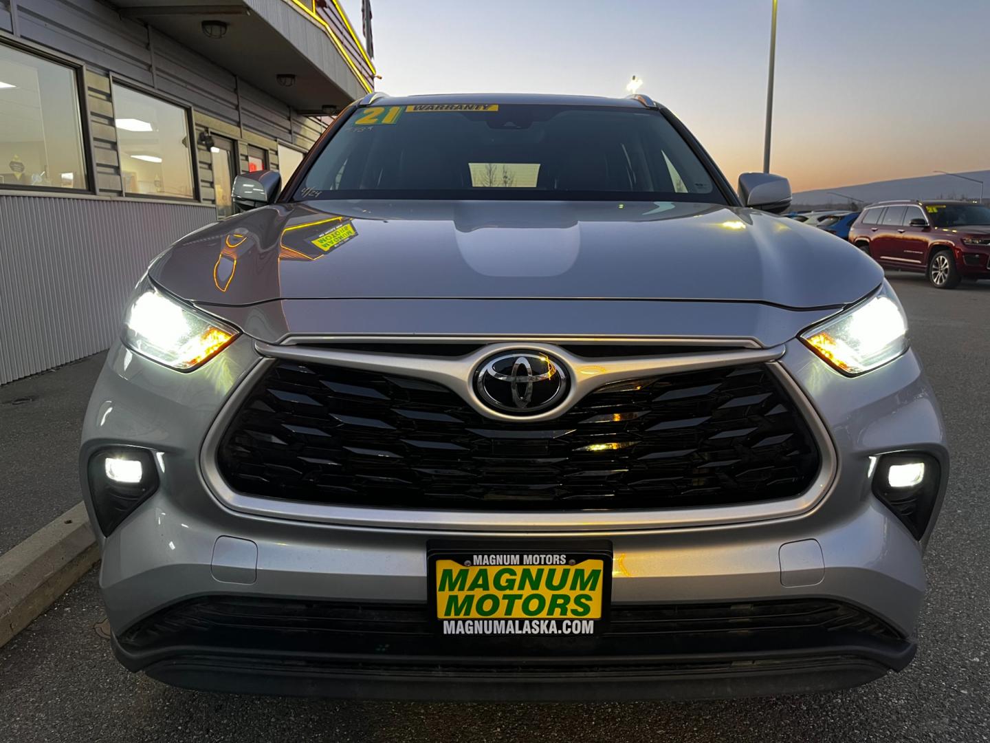 2021 Gray /Black Toyota Highlander XLE AWD V6 (5TDGZRBH0MS) with an 3.5L V6 DOHC 24V engine, 6A transmission, located at 1960 Industrial Drive, Wasilla, 99654, (907) 274-2277, 61.573475, -149.400146 - Photo#7