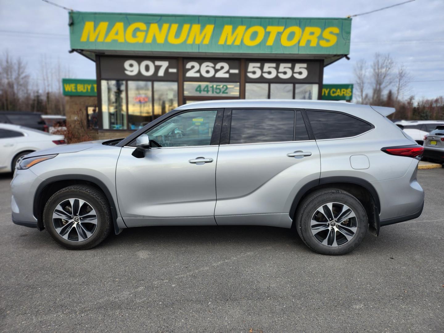 2021 Silver /BLACK LEATHER Toyota Highlander XLE AWD V6 (5TDGZRBHXMS) with an 3.5L V6 DOHC 24V engine, 6A transmission, located at 1960 Industrial Drive, Wasilla, 99654, (907) 274-2277, 61.573475, -149.400146 - Photo#0