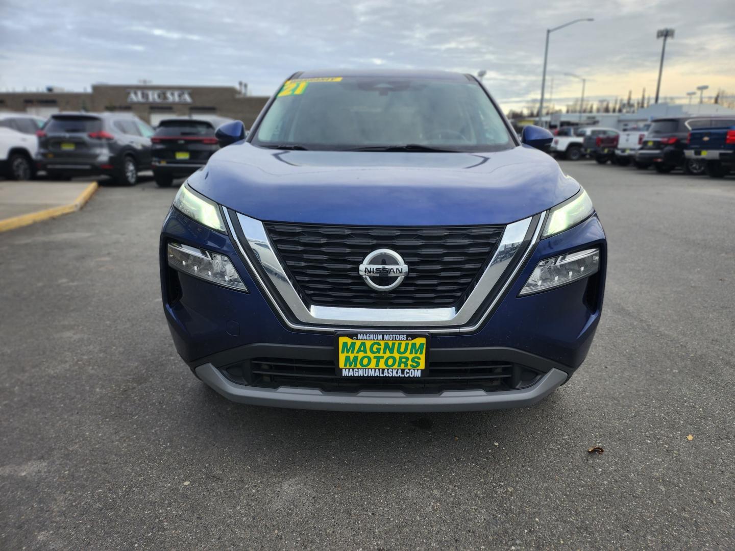 2021 BLUE /GRAY NISSAN ROGUE SV (5N1AT3BB6MC) with an 2.5L engine, Continuously Variable transmission, located at 1960 Industrial Drive, Wasilla, 99654, (907) 274-2277, 61.573475, -149.400146 - Photo#1