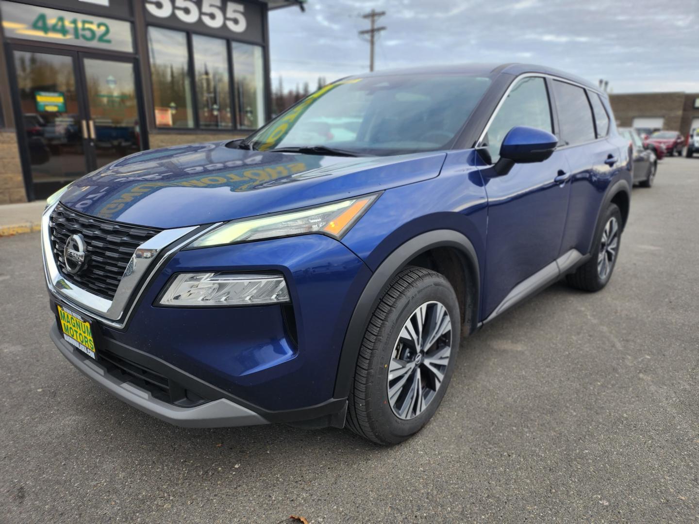 2021 BLUE /GRAY NISSAN ROGUE SV (5N1AT3BB6MC) with an 2.5L engine, Continuously Variable transmission, located at 1960 Industrial Drive, Wasilla, 99654, (907) 274-2277, 61.573475, -149.400146 - Photo#2