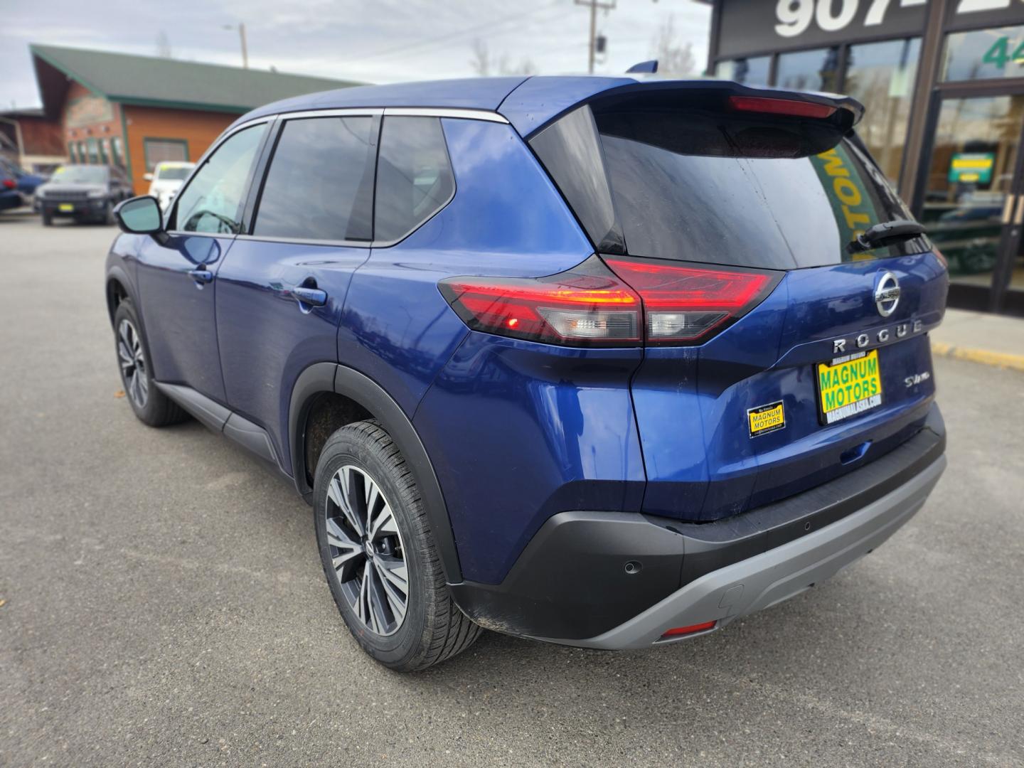 2021 BLUE /GRAY NISSAN ROGUE SV (5N1AT3BB6MC) with an 2.5L engine, Continuously Variable transmission, located at 1960 Industrial Drive, Wasilla, 99654, (907) 274-2277, 61.573475, -149.400146 - Photo#3