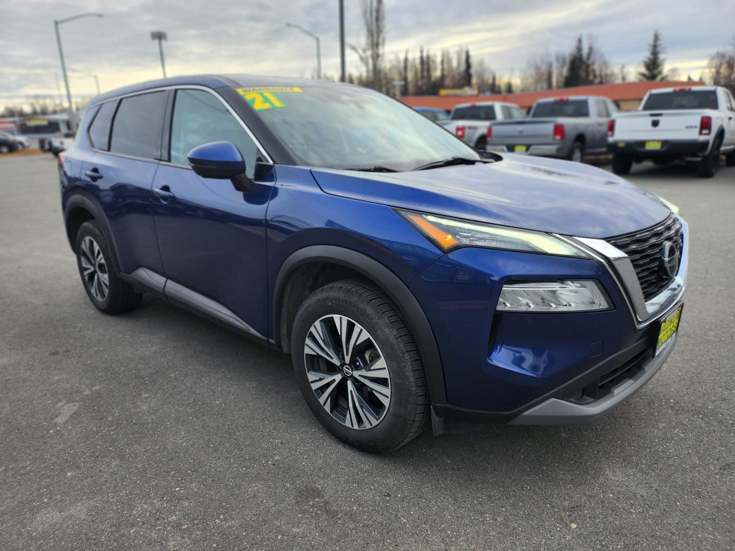 2021 BLUE /GRAY NISSAN ROGUE SV (5N1AT3BB6MC) with an 2.5L engine, Continuously Variable transmission, located at 1960 Industrial Drive, Wasilla, 99654, (907) 274-2277, 61.573475, -149.400146 - Photo#6