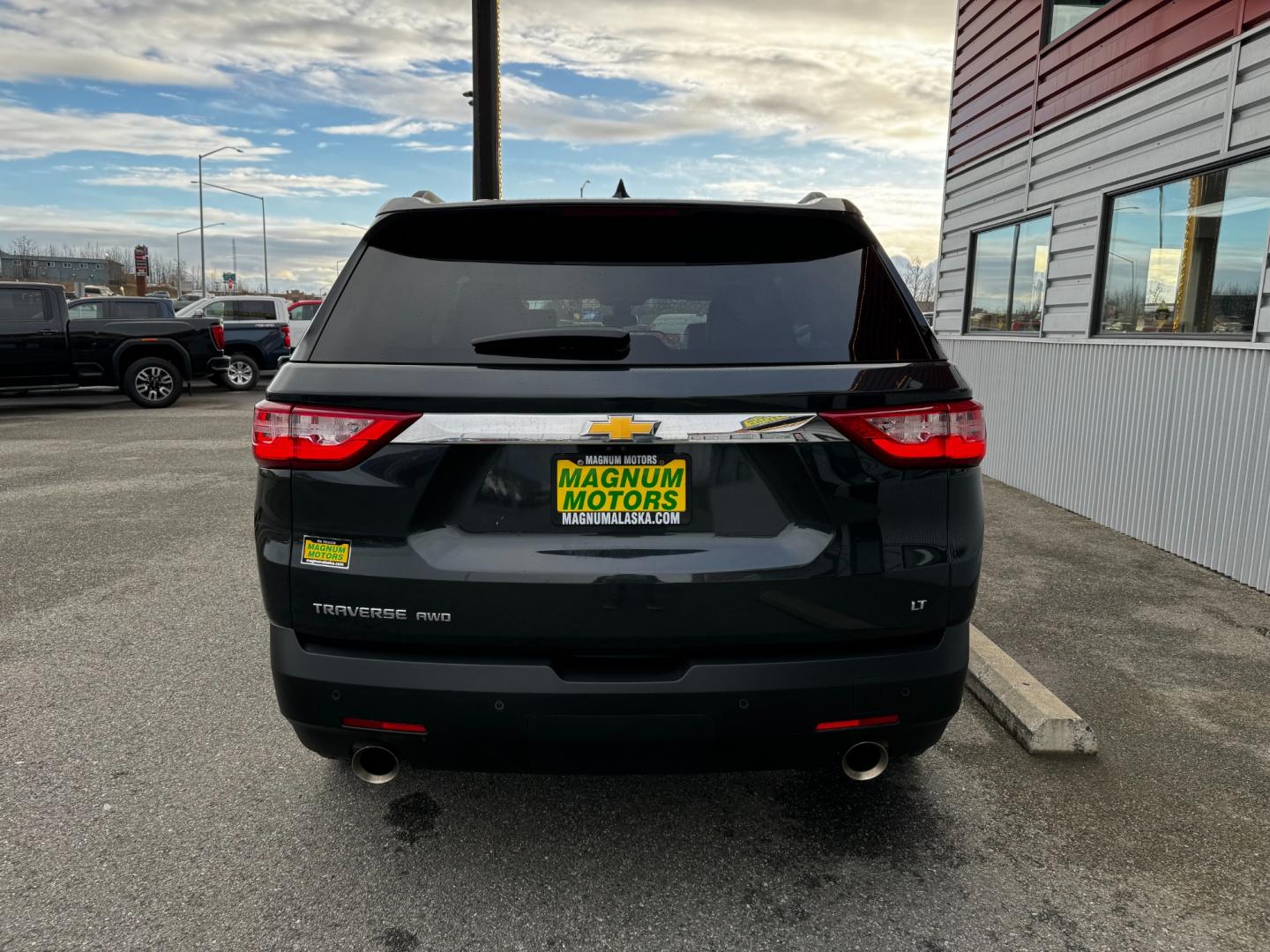 2021 Gray /Gray Chevrolet Traverse LT Leather AWD (1GNEVHKW3MJ) with an 3.6L V6 DOHC 24V engine, 9A transmission, located at 1960 Industrial Drive, Wasilla, 99654, (907) 274-2277, 61.573475, -149.400146 - Photo#4