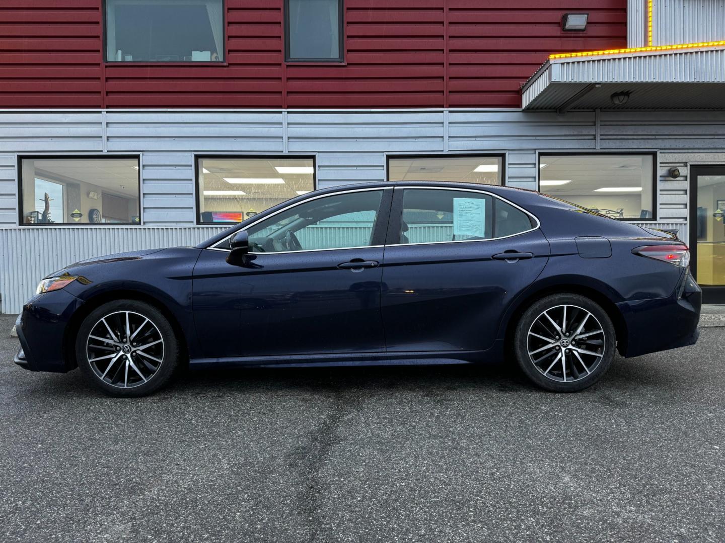 2021 BLUE /Black TOYOTA CAMRY SE (4T1G11AK9MU) with an 2.5L engine, Automatic transmission, located at 1960 Industrial Drive, Wasilla, 99654, (907) 274-2277, 61.573475, -149.400146 - Photo#0