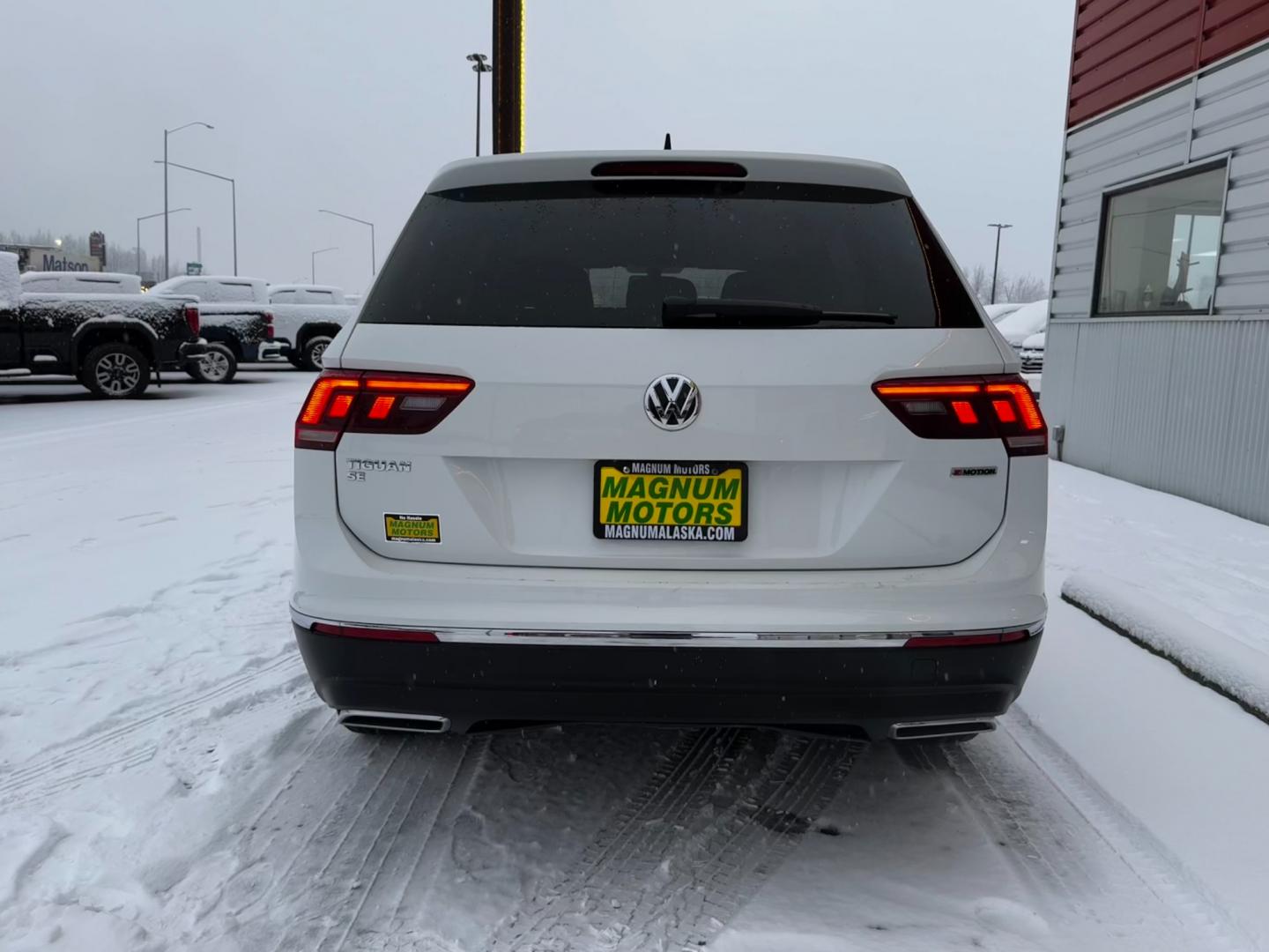 2021 White Volkswagen Tiguan SE 4Motion AWD (3VV2B7AX2MM) with an 2.0L L4 DOHC 16V TURBO engine, 8A transmission, located at 1960 Industrial Drive, Wasilla, 99654, (907) 274-2277, 61.573475, -149.400146 - Photo#4