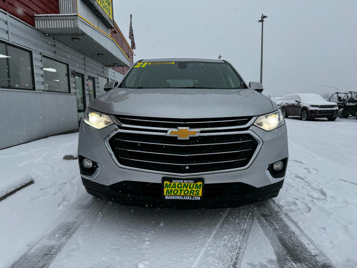 2021 Silver Chevrolet Traverse LT Leather AWD (1GNEVHKW3MJ) with an 3.6L V6 DOHC 24V engine, 9A transmission, located at 1960 Industrial Drive, Wasilla, 99654, (907) 274-2277, 61.573475, -149.400146 - Photo#8