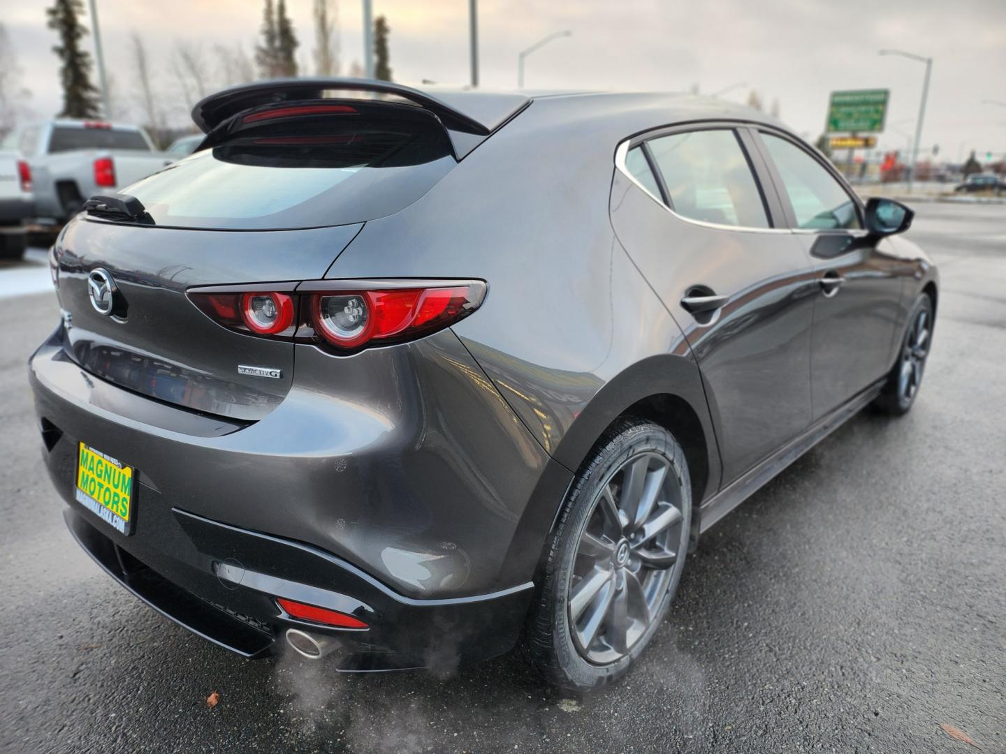 2020 GRAY /BLACK LEATHER MAZDA MAZDA3 HATCHBAC PREFERRED (JM1BPBMM4L1) with an 2.5L engine, Automatic transmission, located at 1960 Industrial Drive, Wasilla, 99654, (907) 274-2277, 61.573475, -149.400146 - Photo#4