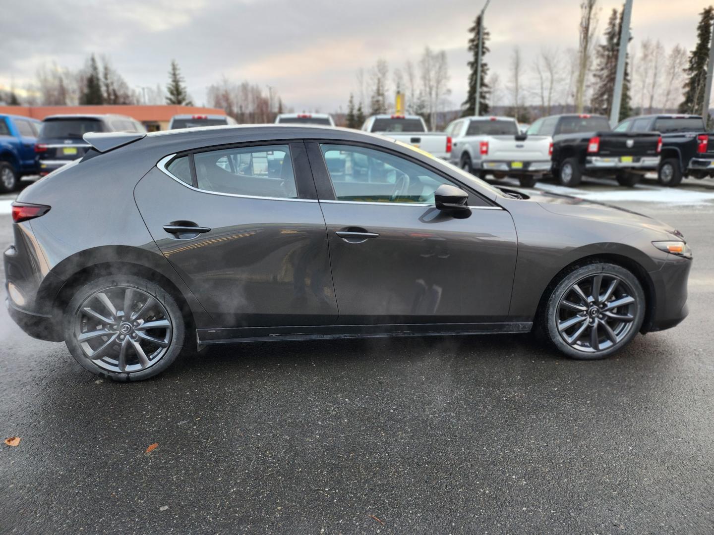 2020 GRAY /BLACK LEATHER MAZDA MAZDA3 HATCHBAC PREFERRED (JM1BPBMM4L1) with an 2.5L engine, Automatic transmission, located at 1960 Industrial Drive, Wasilla, 99654, (907) 274-2277, 61.573475, -149.400146 - Photo#5