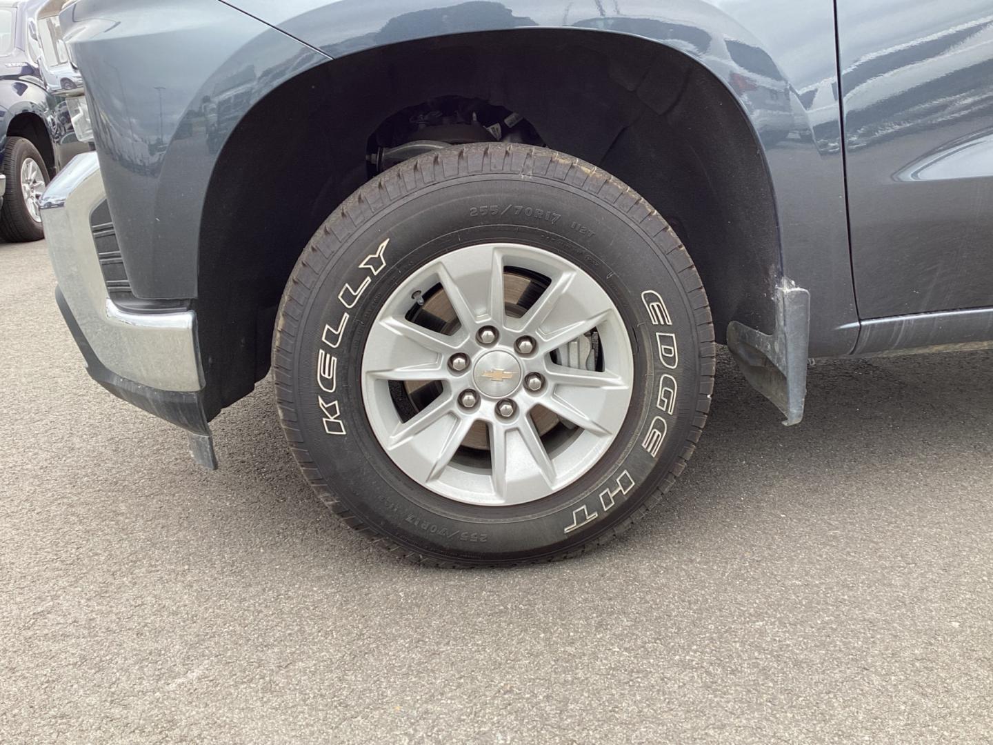 2022 GRAY CHEVROLET SILVERADO 1500 LT (1GCUYDEDXNZ) with an 5.3L engine, Automatic transmission, located at 1960 Industrial Drive, Wasilla, 99654, (907) 274-2277, 61.573475, -149.400146 - Photo#13