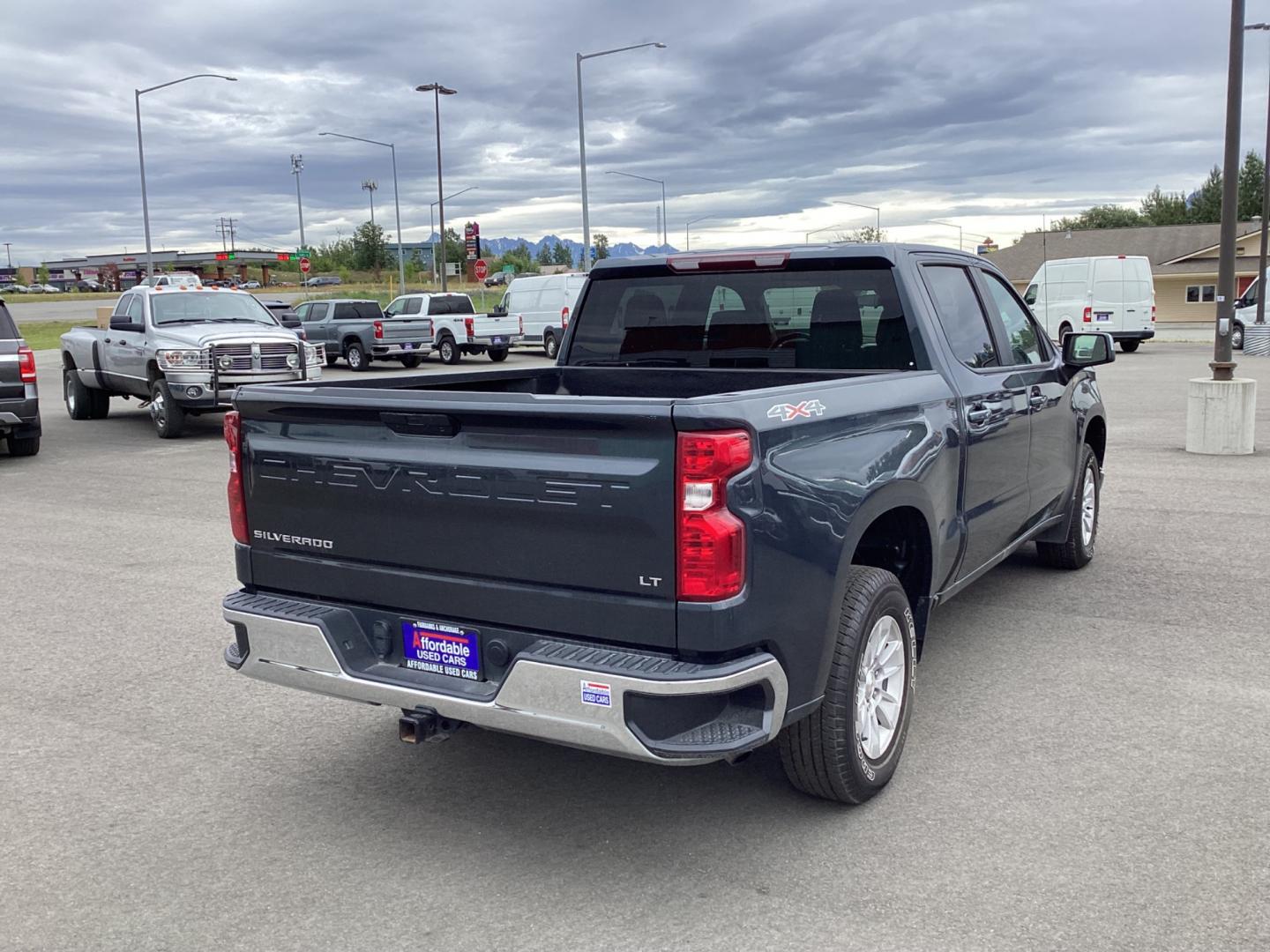 2022 GRAY CHEVROLET SILVERADO 1500 LT (1GCUYDEDXNZ) with an 5.3L engine, Automatic transmission, located at 1960 Industrial Drive, Wasilla, 99654, (907) 274-2277, 61.573475, -149.400146 - Photo#5