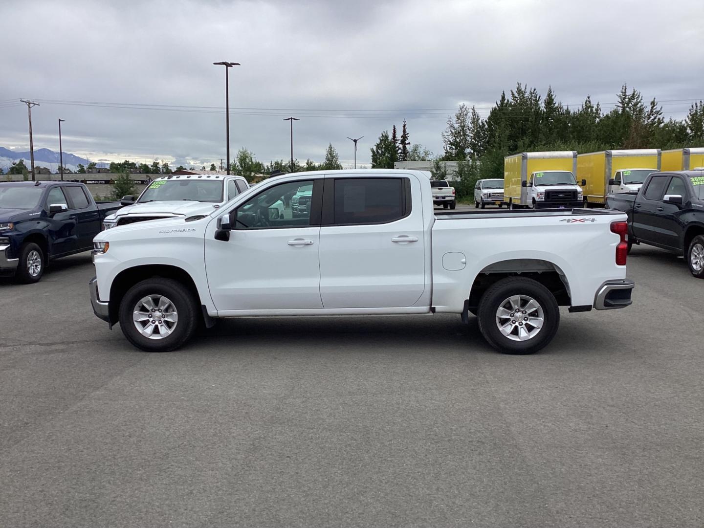 2021 WHITE CHEVROLET SILVERADO 1500 LT (1GCUYDED6MZ) with an 5.3L engine, Automatic transmission, located at 1960 Industrial Drive, Wasilla, 99654, (907) 274-2277, 61.573475, -149.400146 - Photo#2